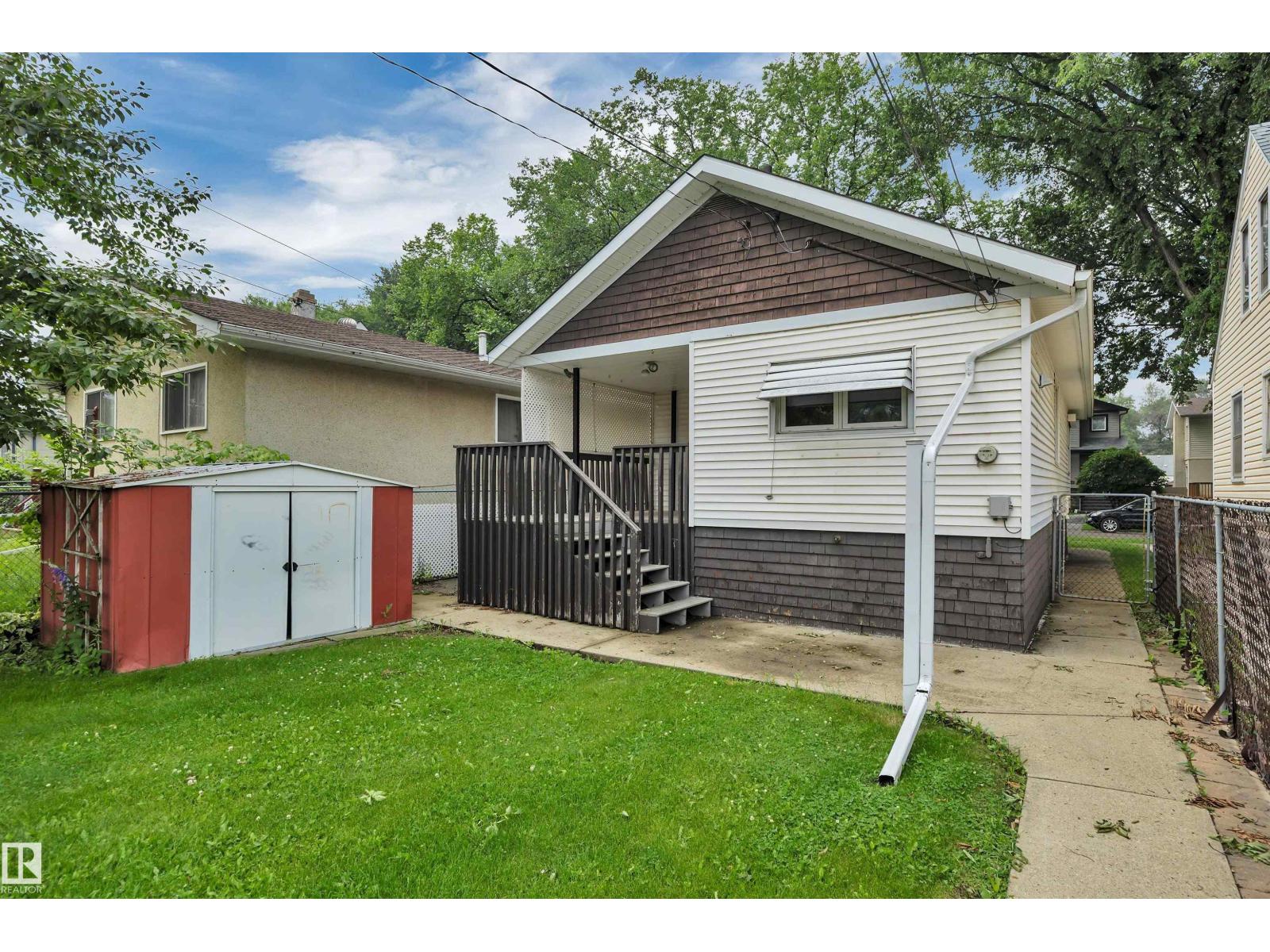 11527 88 ST NW - 43