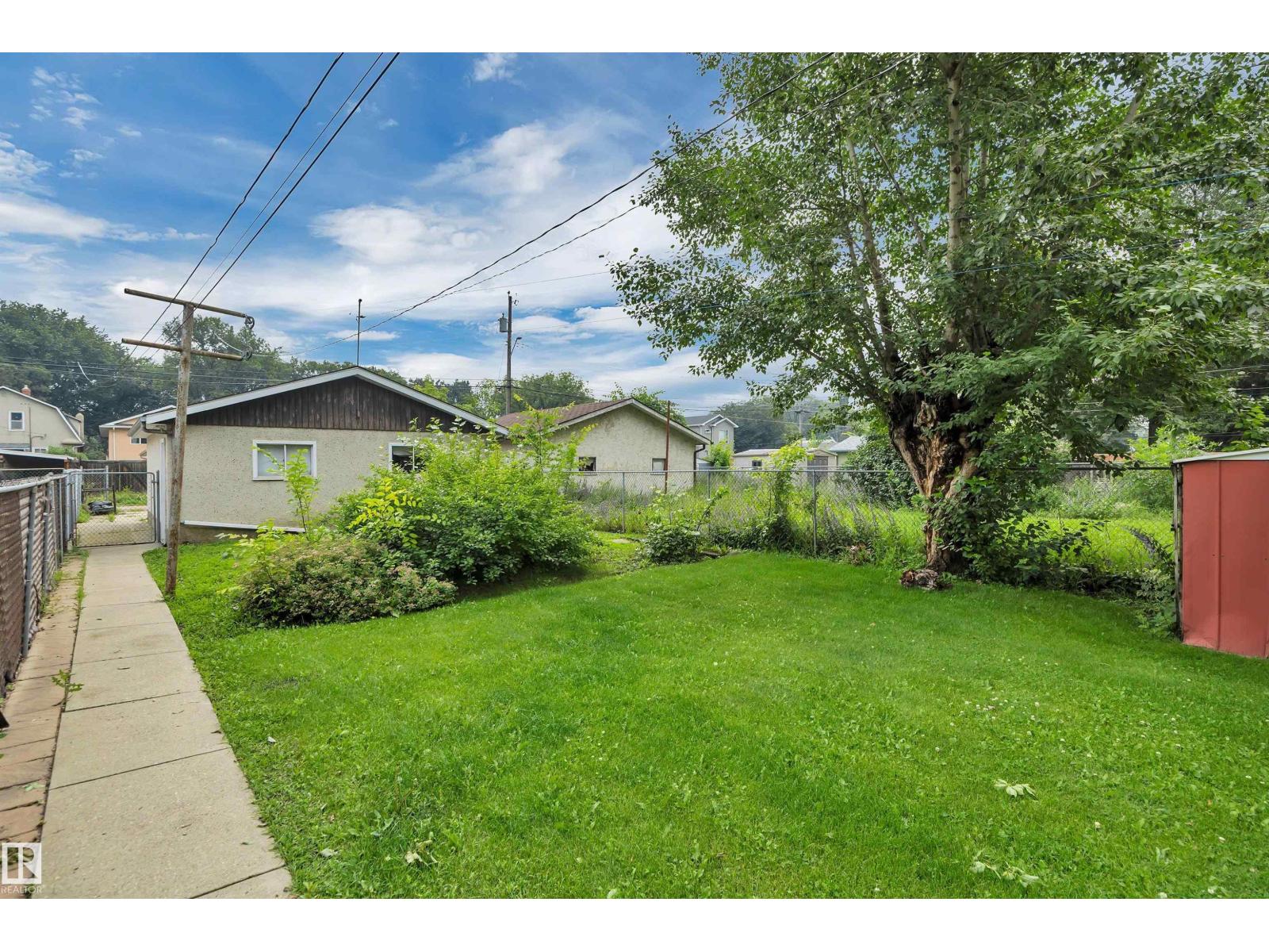 11527 88 ST NW - 44