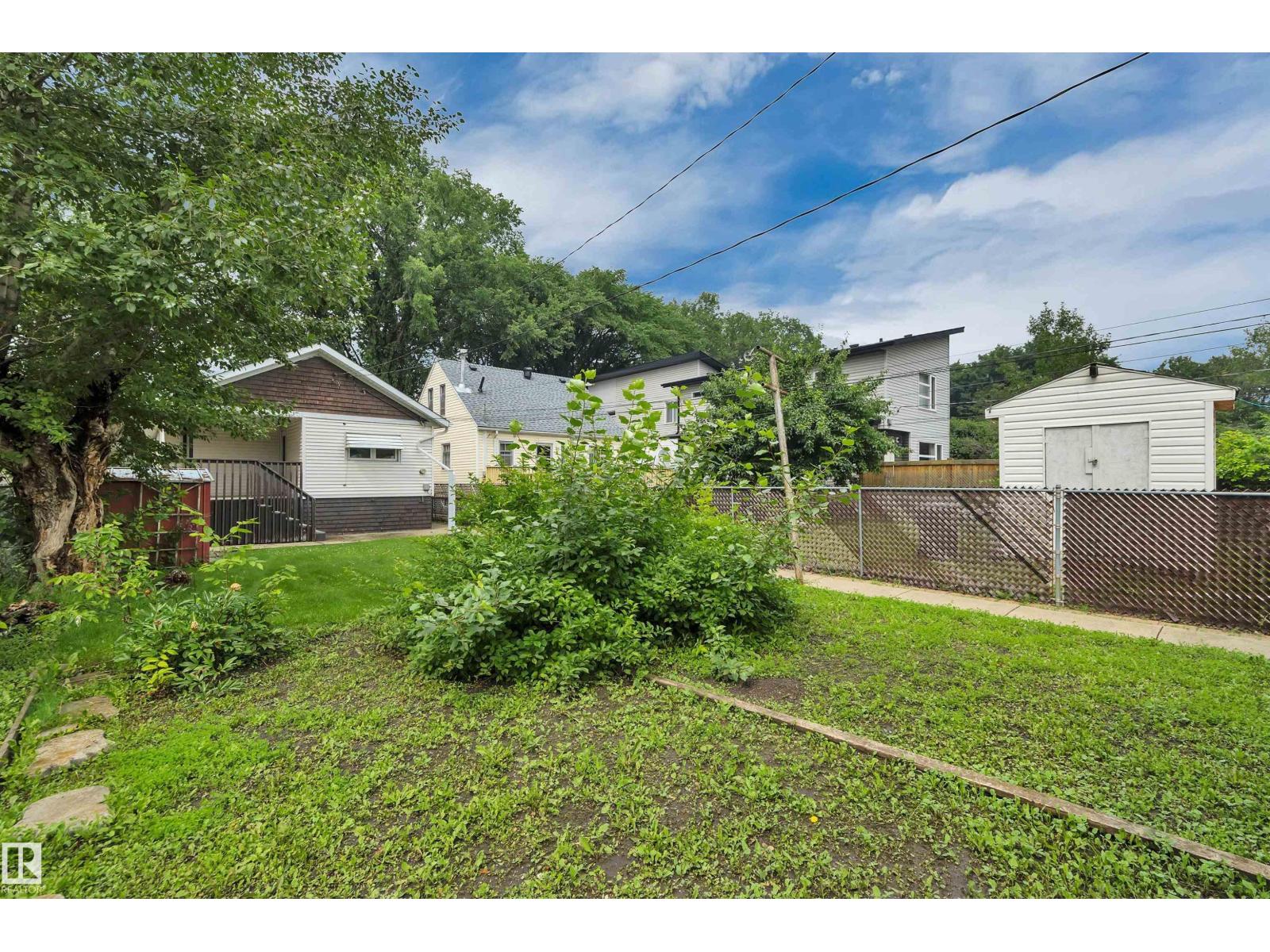 11527 88 ST NW - 46