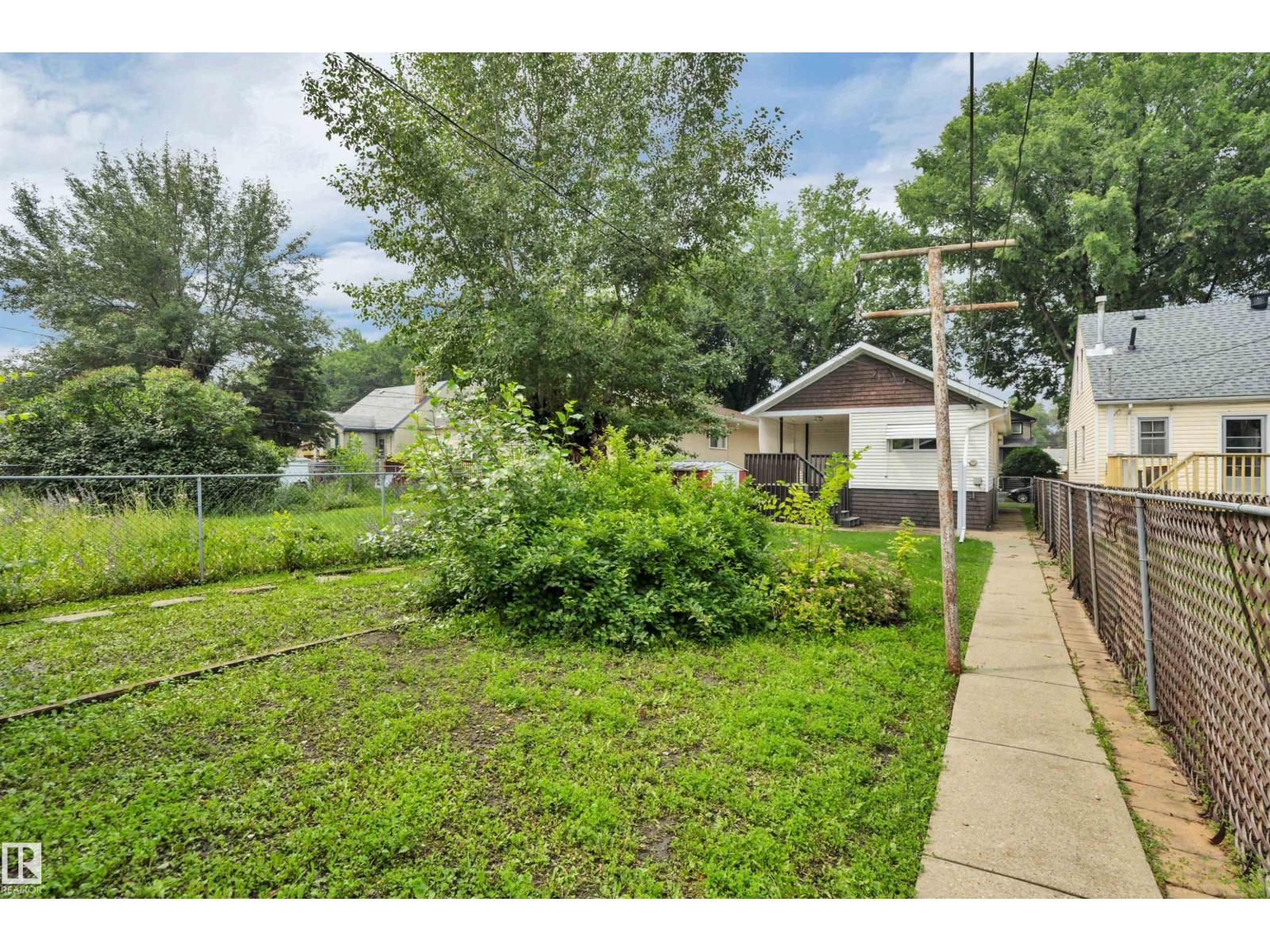 11527 88 ST NW - 47