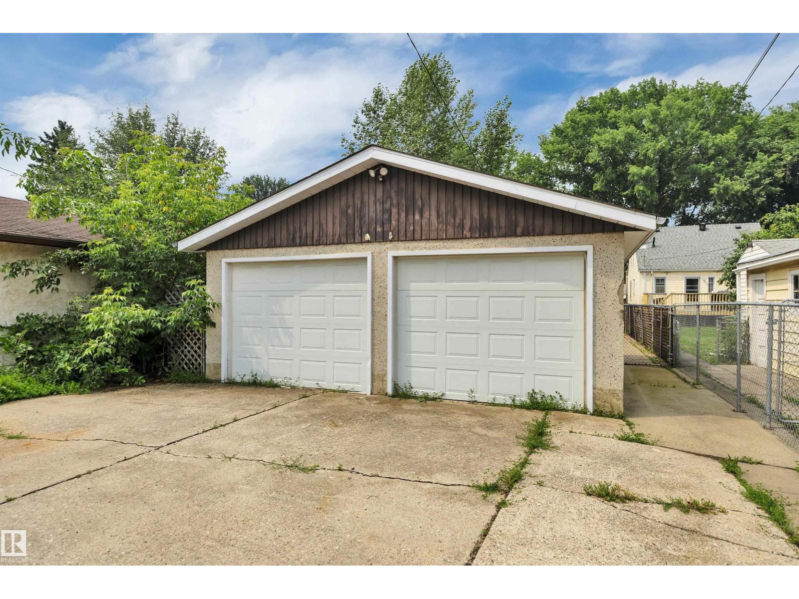 11527 88 ST NW - 48