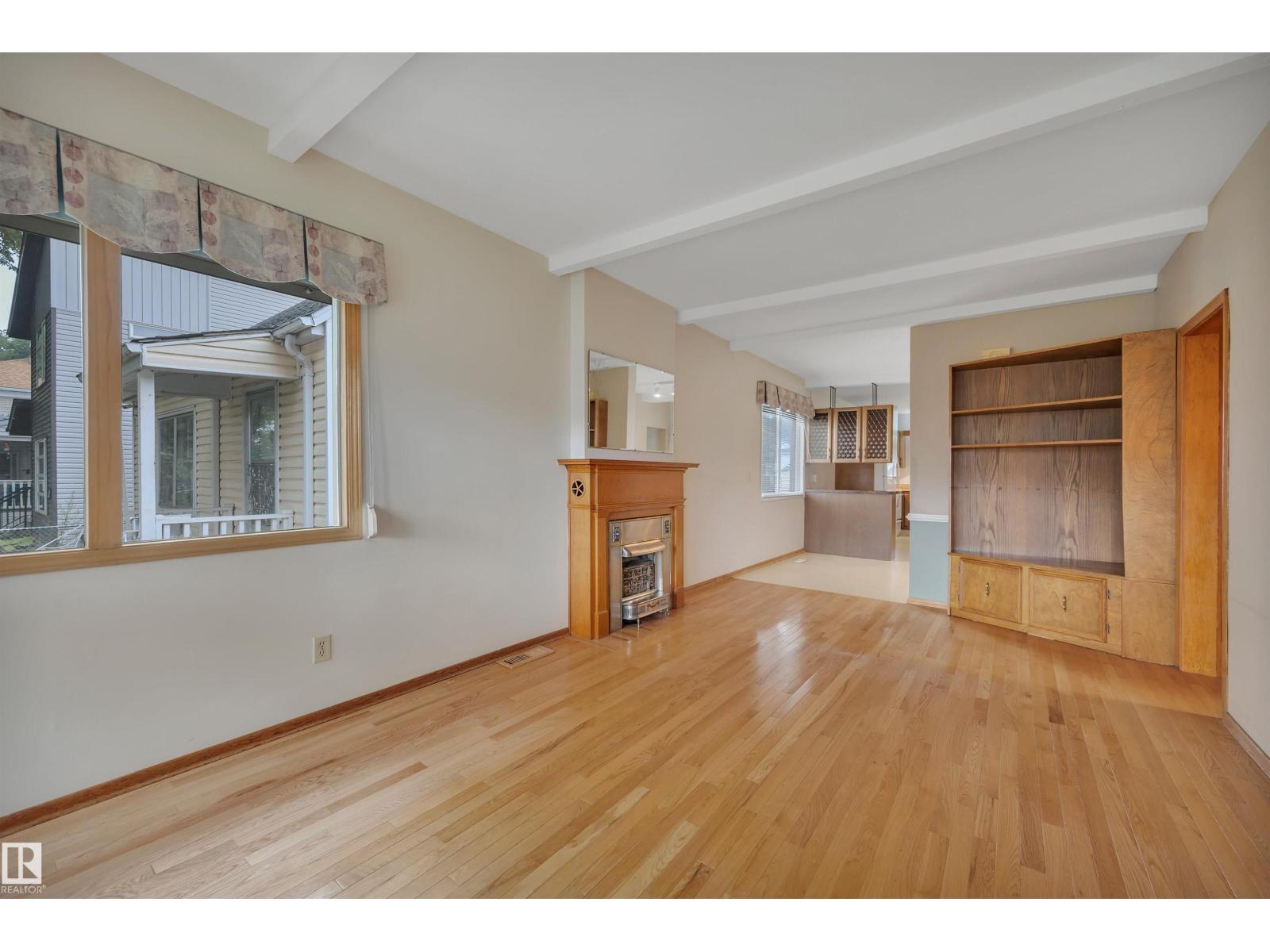 11527 88 ST NW - 6