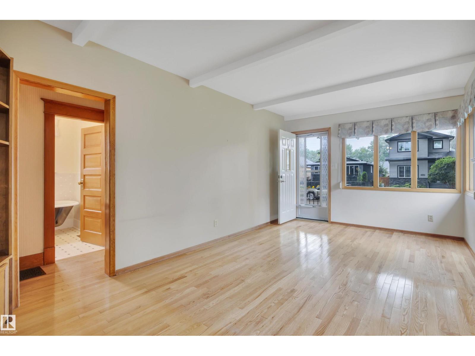 11527 88 ST NW - 8