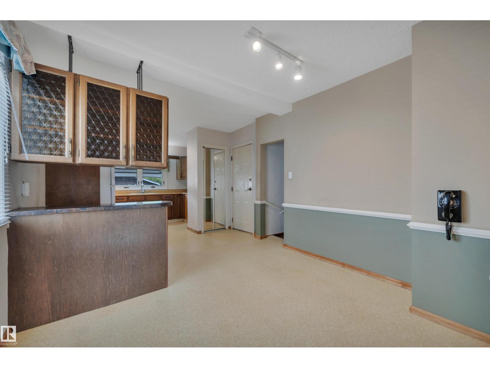 11527 88 ST NW - 9