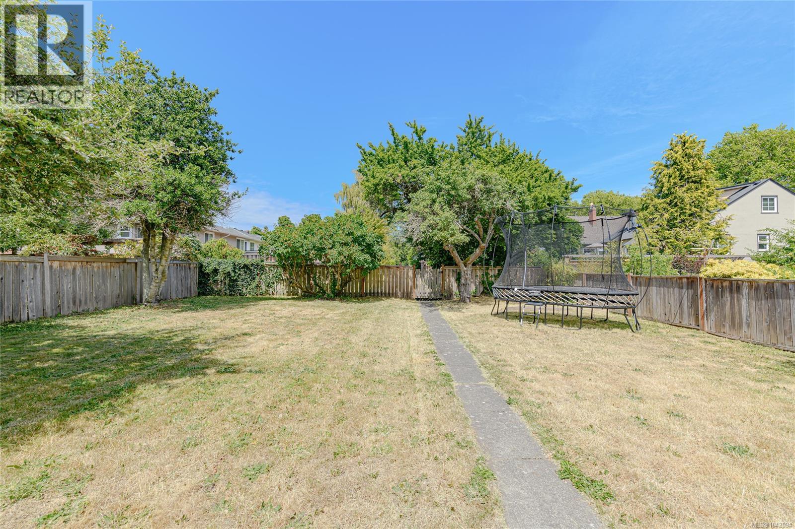 2624 Estevan Ave - 34