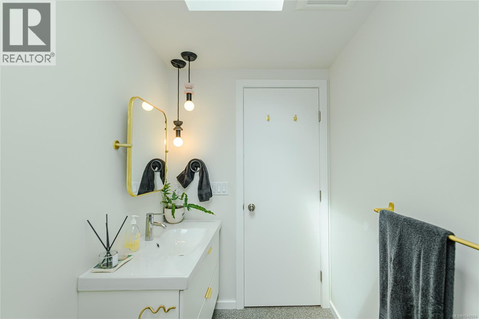 2624 Estevan Ave - 32