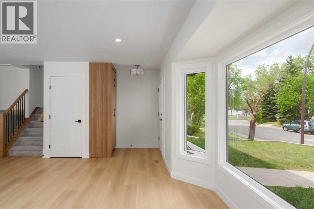 312 Queensland Road SE, Queensland, Calgary photo 5