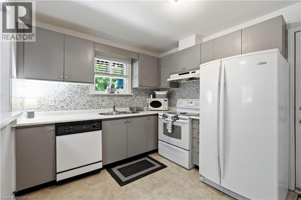 225 SILVERBIRCH Boulevard - 13