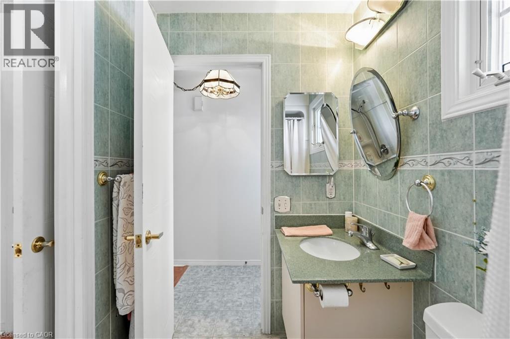 225 SILVERBIRCH Boulevard - 27