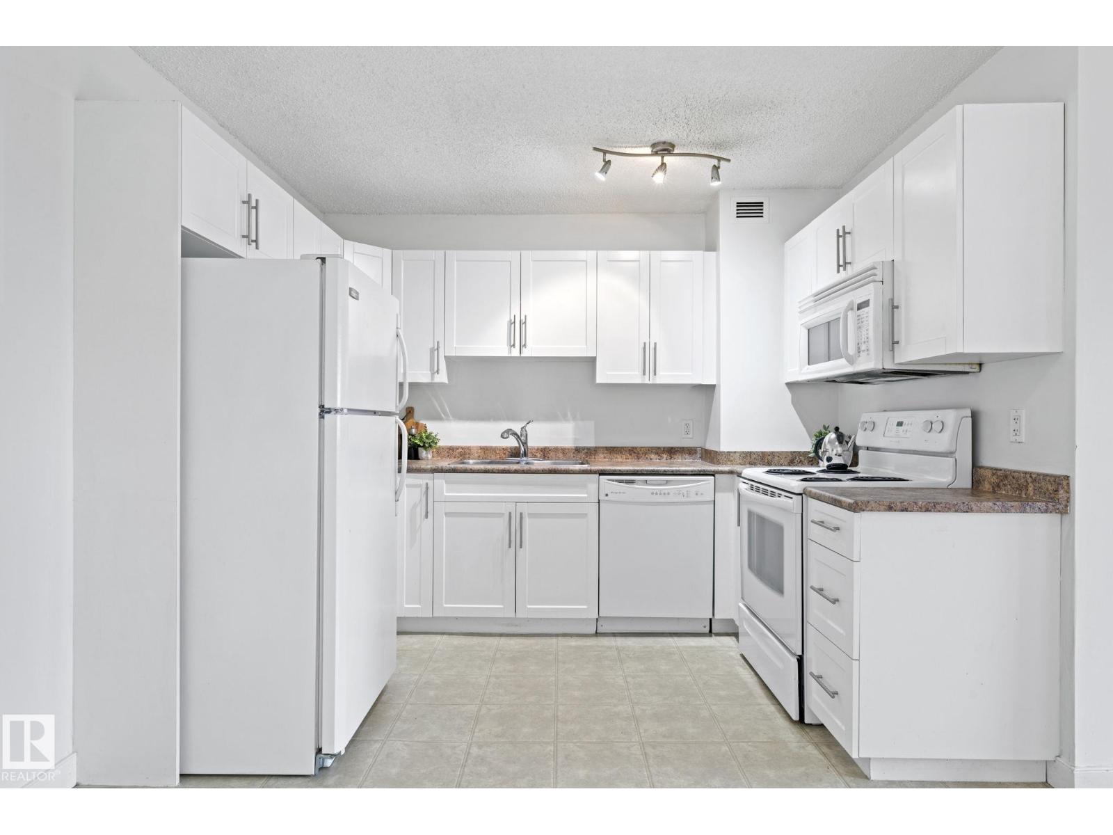 #808 9710 105 ST NW - 17