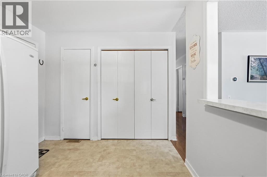 225 SILVERBIRCH Boulevard - 18