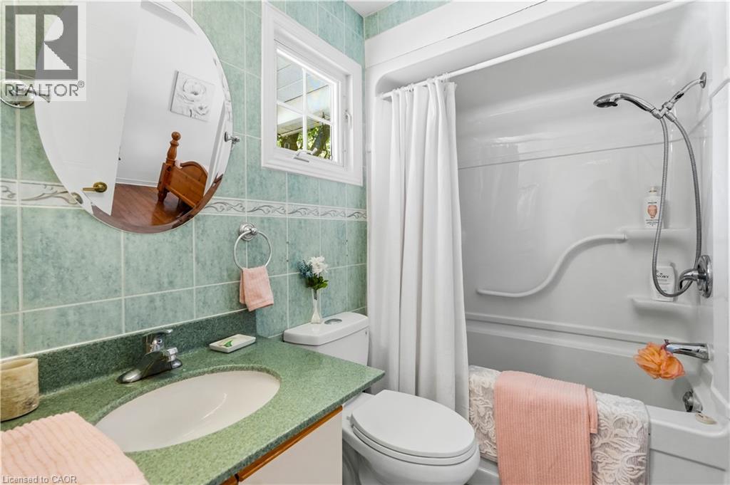 225 SILVERBIRCH Boulevard - 28
