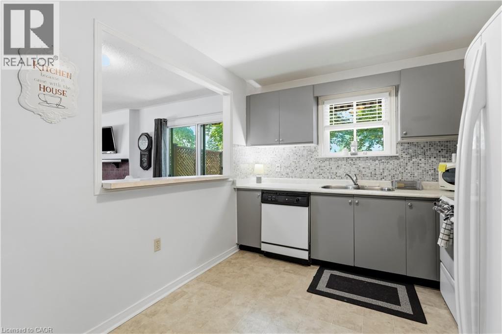 225 SILVERBIRCH Boulevard - 14