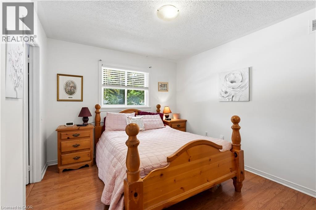 225 SILVERBIRCH Boulevard - 23