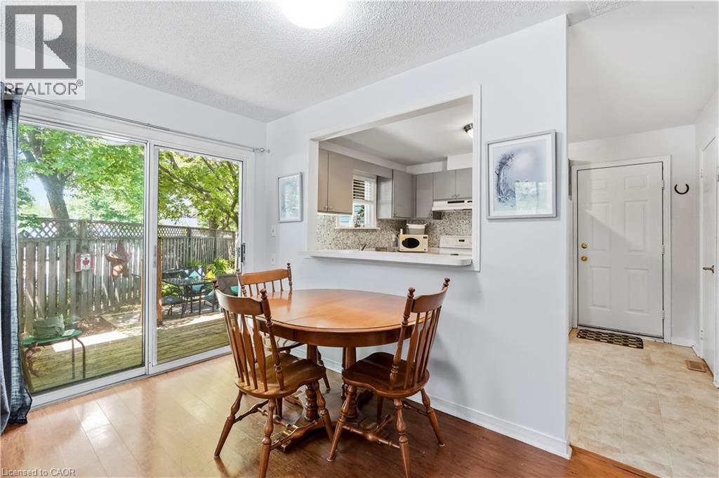 225 SILVERBIRCH Boulevard - 19