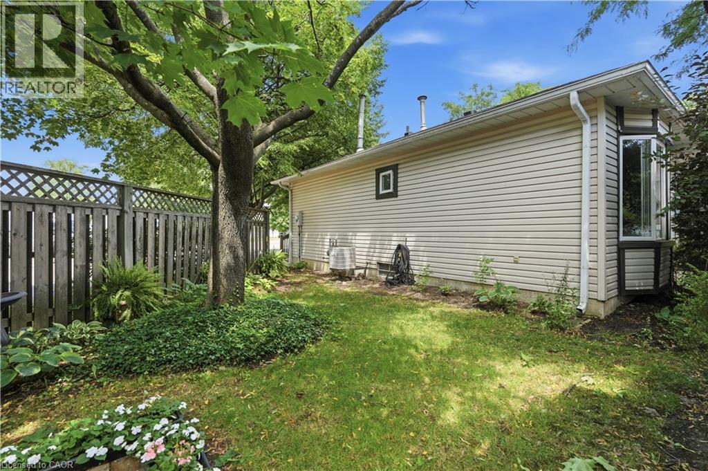 225 SILVERBIRCH Boulevard - 36