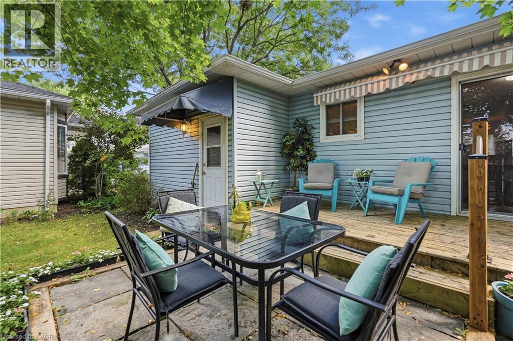 225 SILVERBIRCH Boulevard - 38