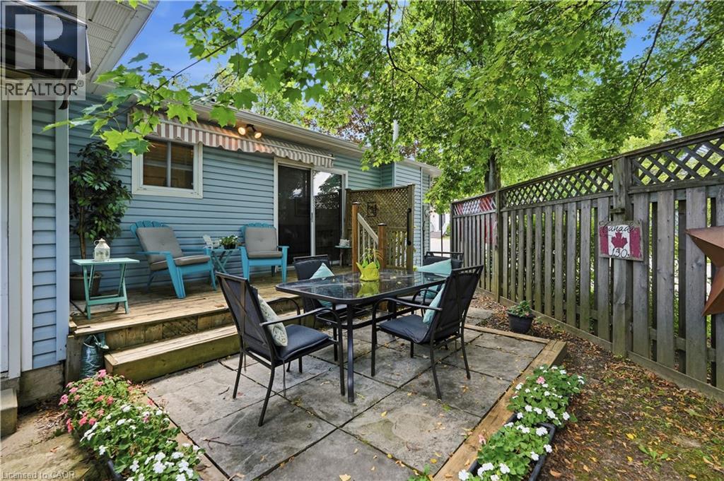 225 SILVERBIRCH Boulevard - 39