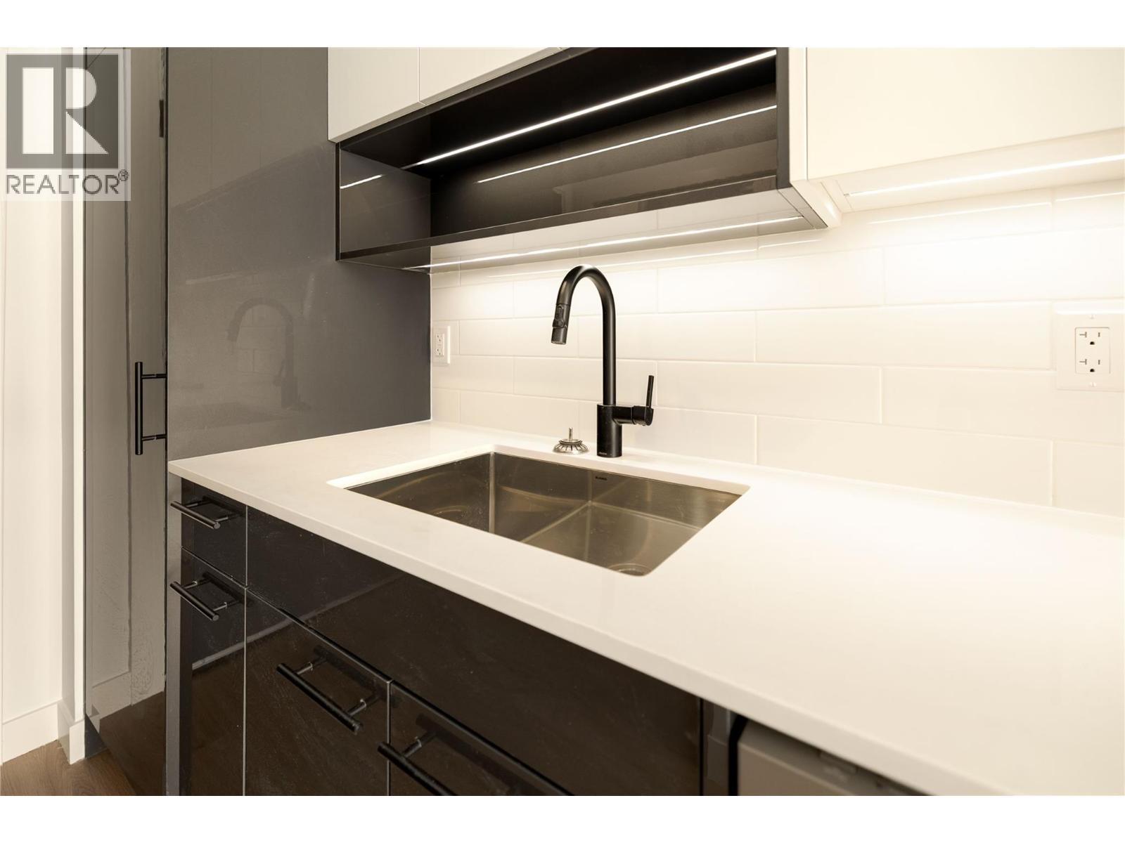 #415 1380 Pridham Avenue - 6