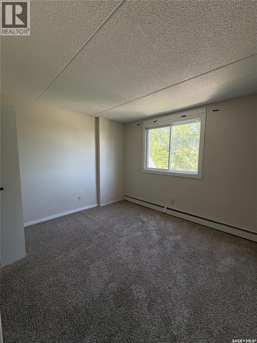 #401 590 Laurier STREET - Image 11