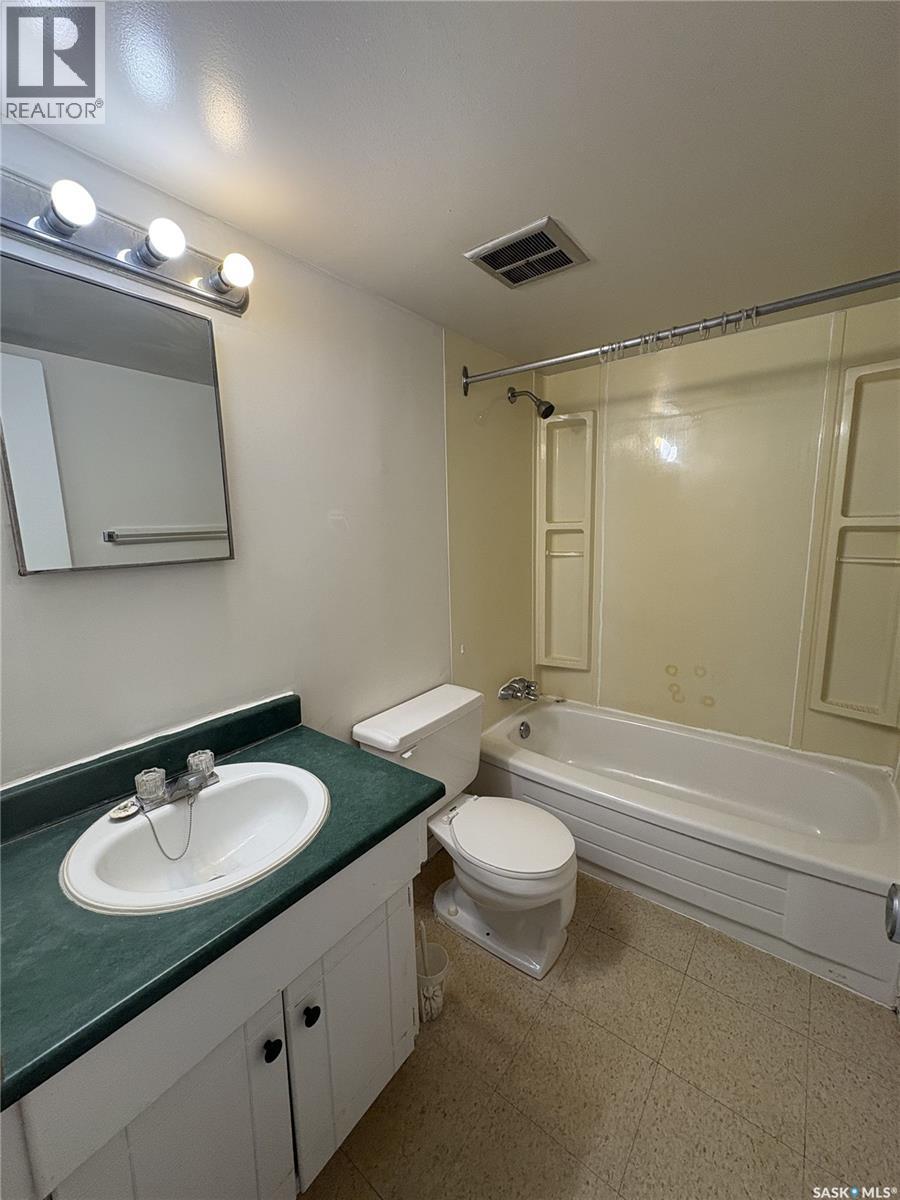 #401 590 Laurier STREET - 9