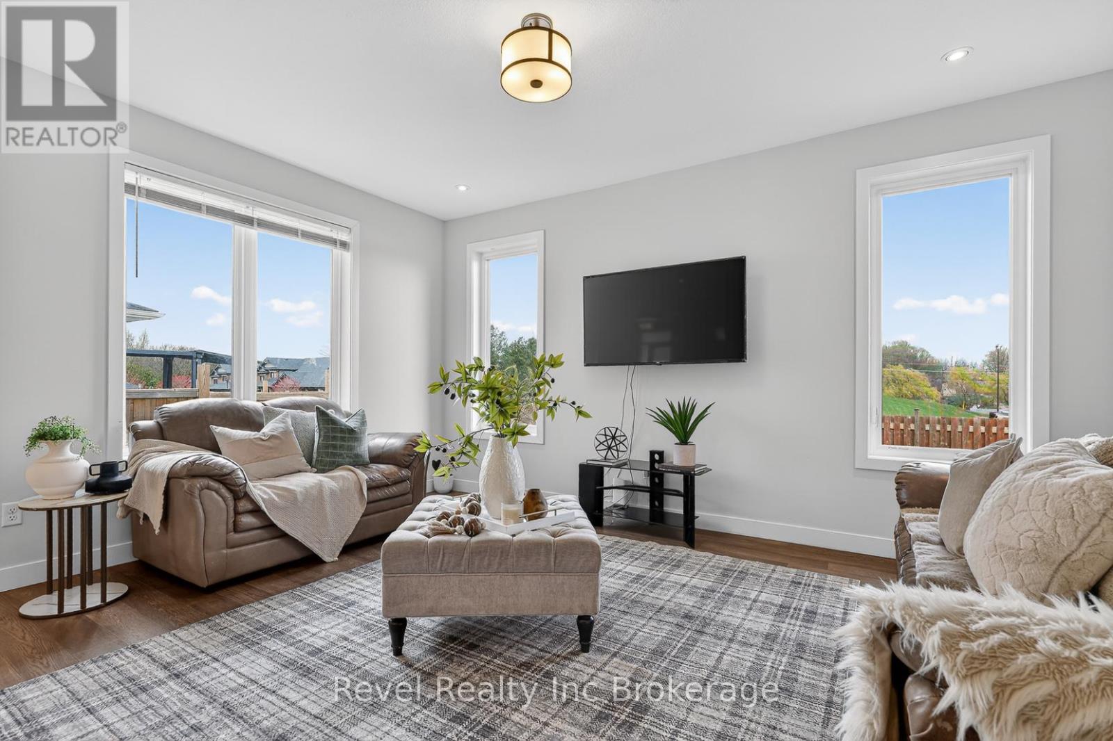 32 SUTHERLAND CRESCENT - 10