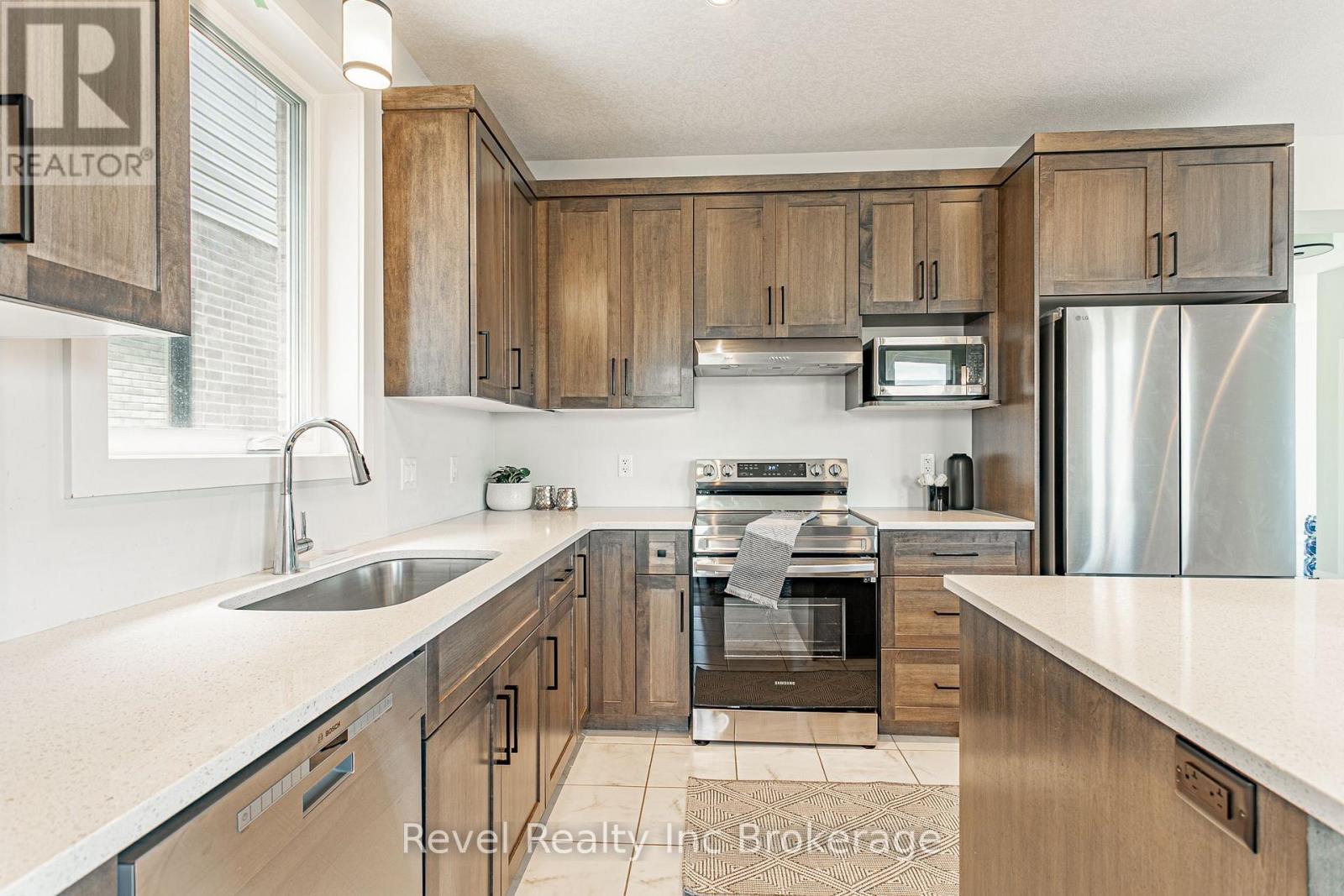 32 SUTHERLAND CRESCENT - 12