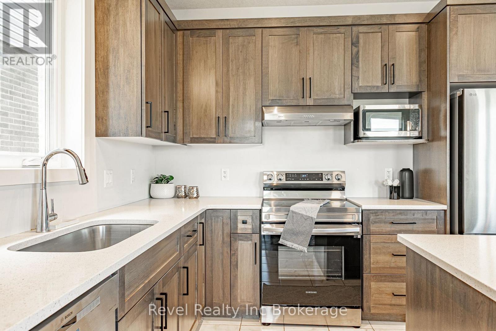 32 SUTHERLAND CRESCENT - 13