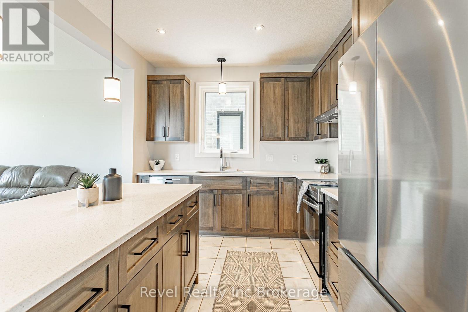 32 SUTHERLAND CRESCENT - 14