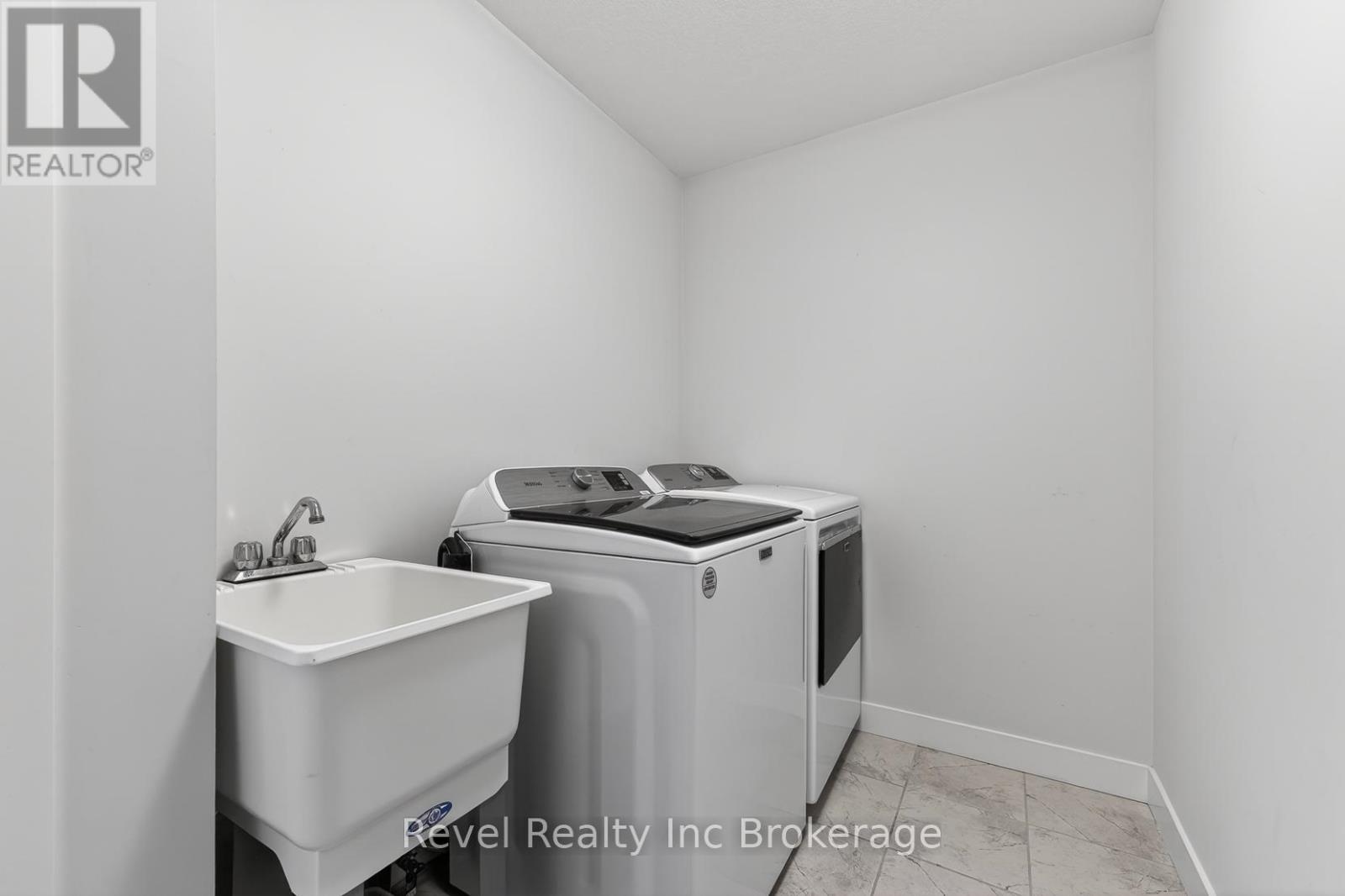 32 SUTHERLAND CRESCENT - 20