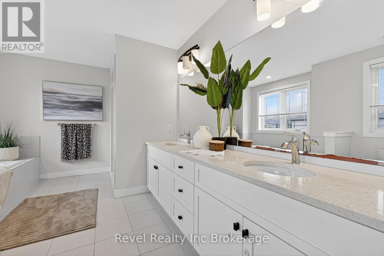 32 SUTHERLAND CRESCENT - 24