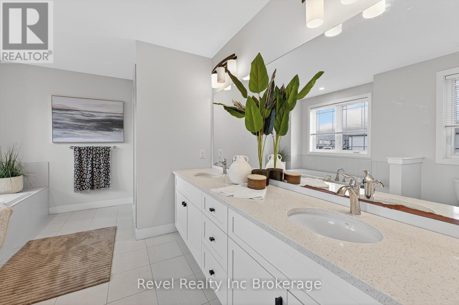 32 SUTHERLAND CRESCENT - 27