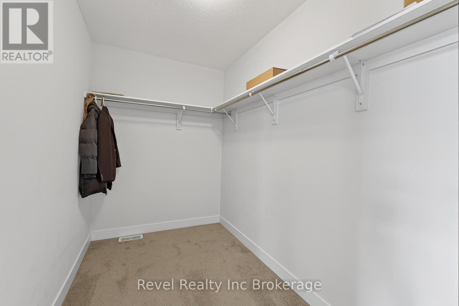 32 SUTHERLAND CRESCENT - 29