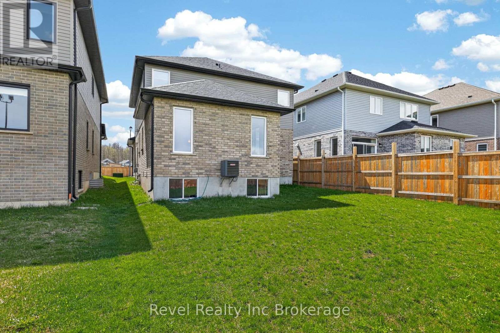 32 SUTHERLAND CRESCENT - 39