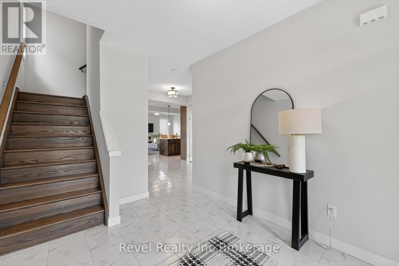 32 SUTHERLAND CRESCENT - 4