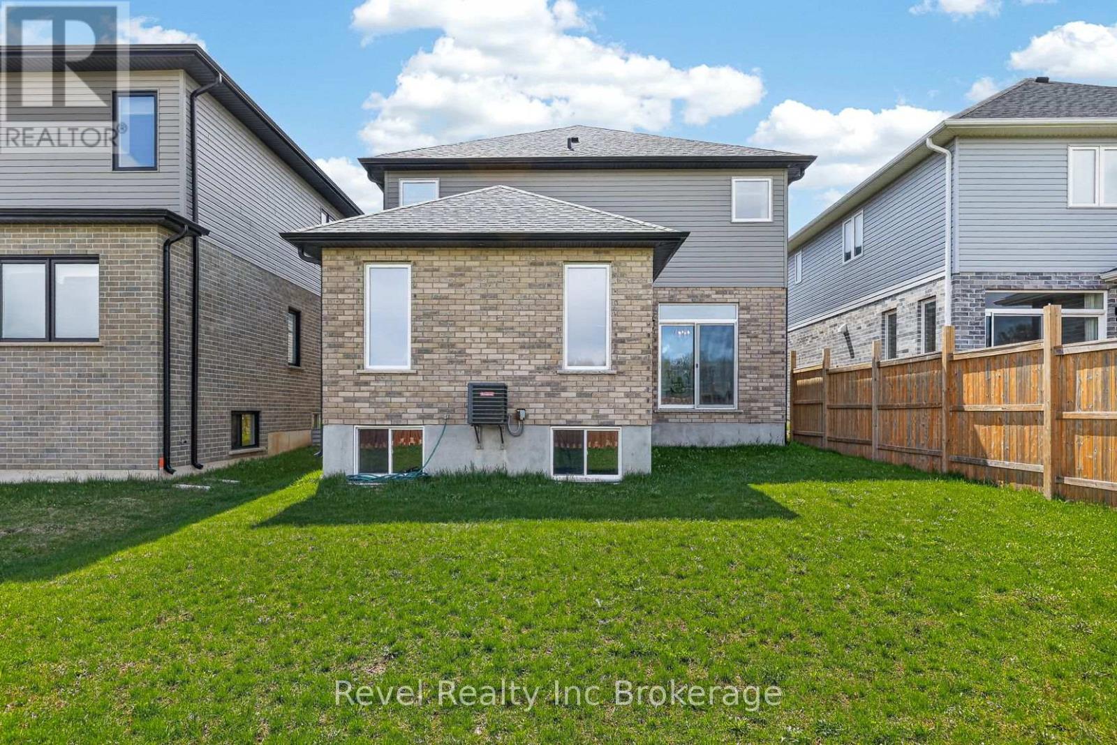 32 SUTHERLAND CRESCENT - 40