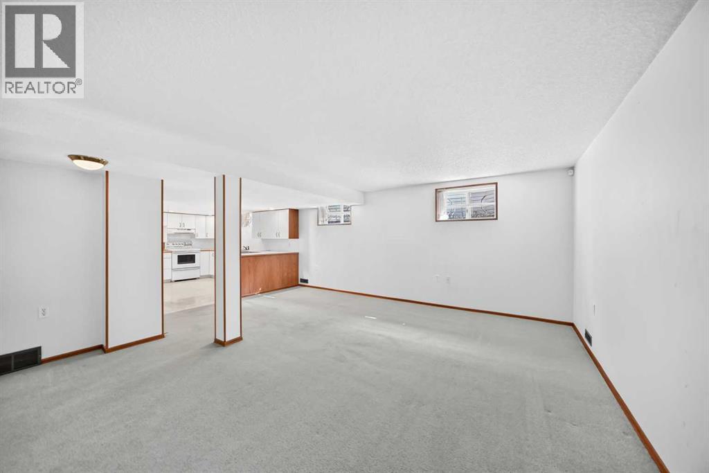 108 Woodside Close NW - 17