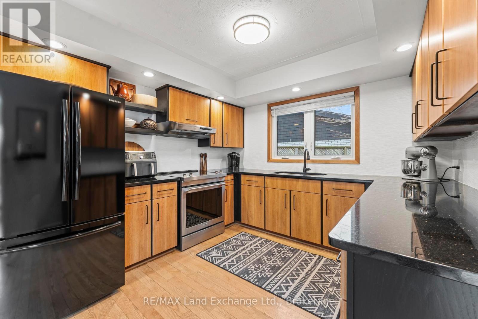 222 PENETANGORE ROW - Image 8