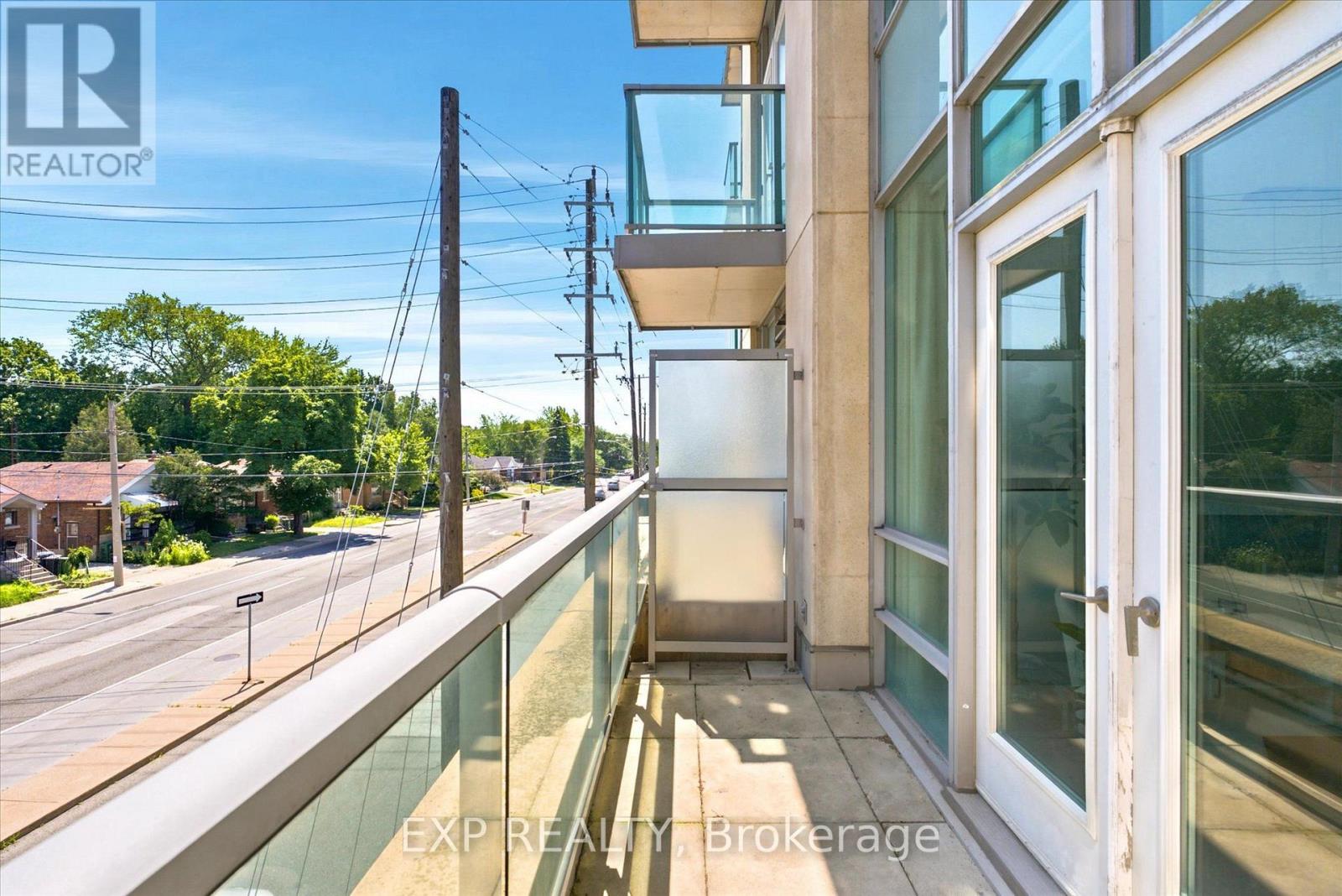 #221 3391 BLOOR STREET W - 32