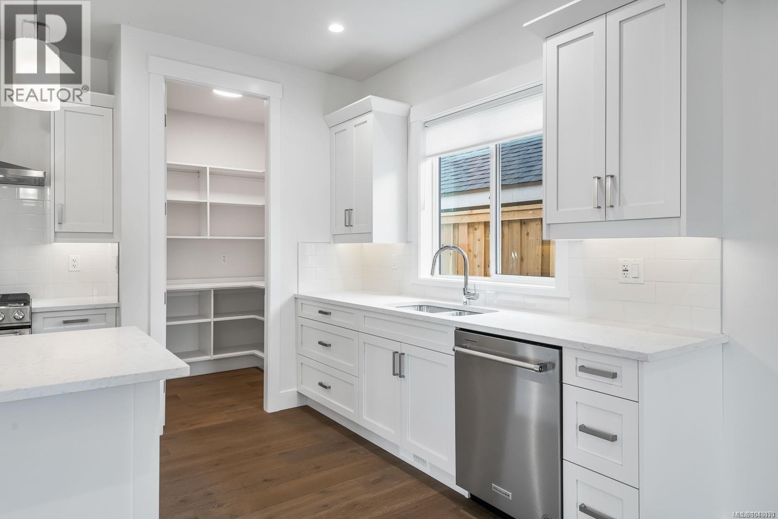 932 Ridgeline Blvd - 17