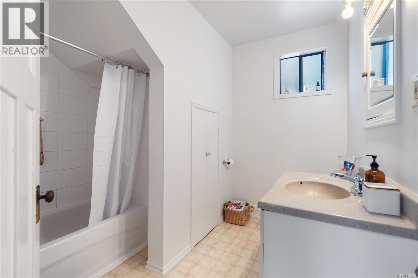 31 Bushby St - 25
