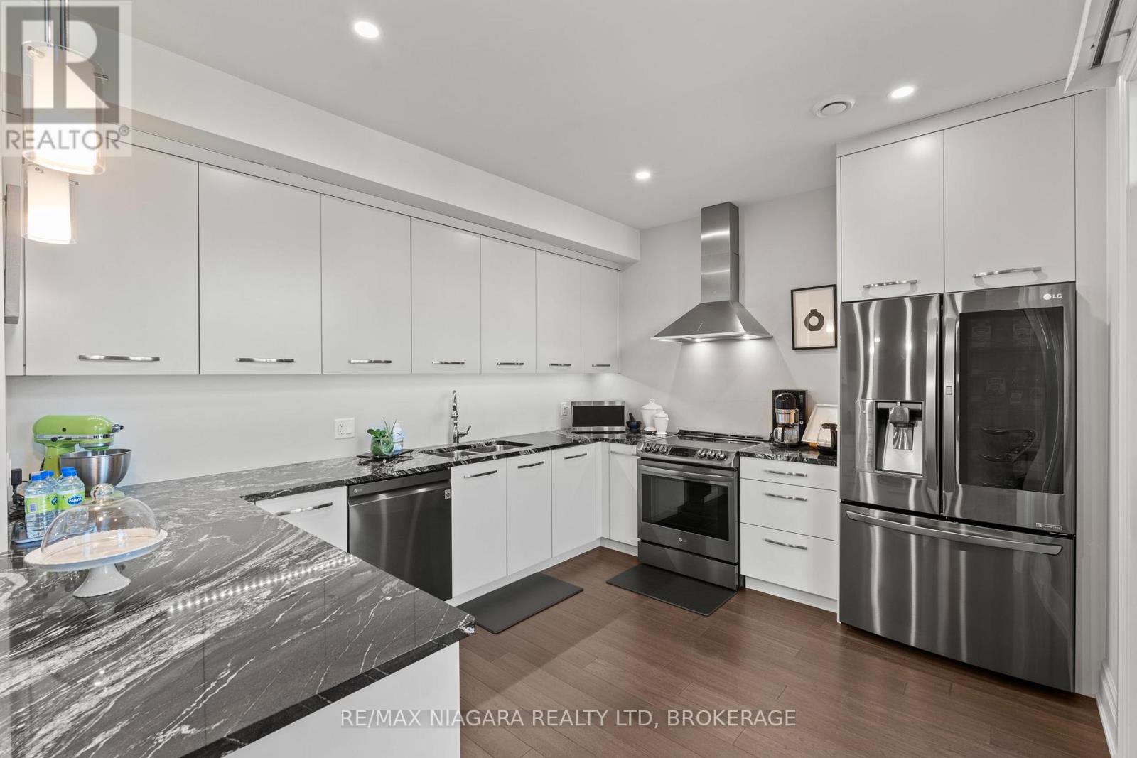 8 ST. ANDREWS LANE S - 13