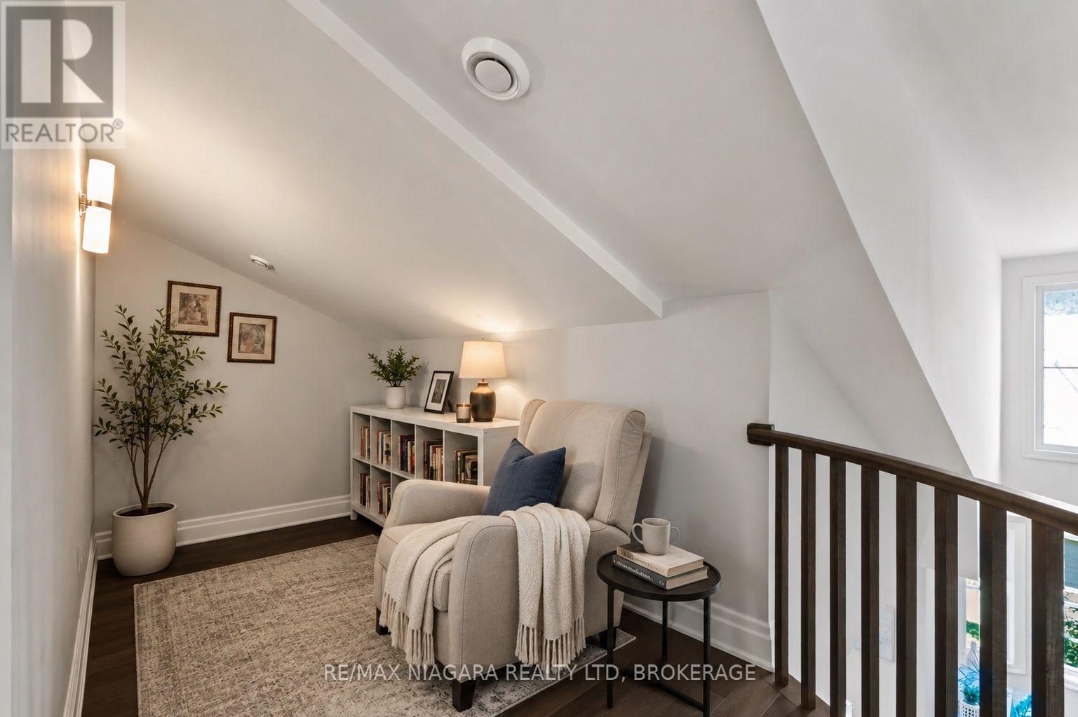 8 ST. ANDREWS LANE S - 23
