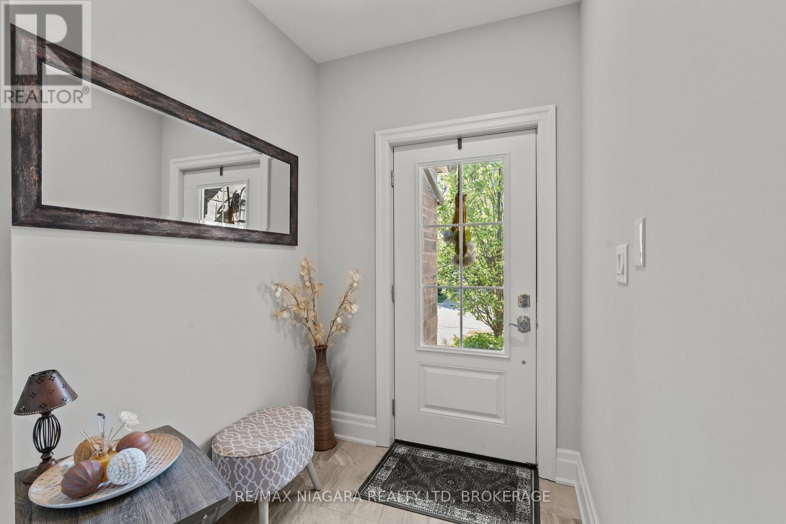 8 ST. ANDREWS LANE S - 30