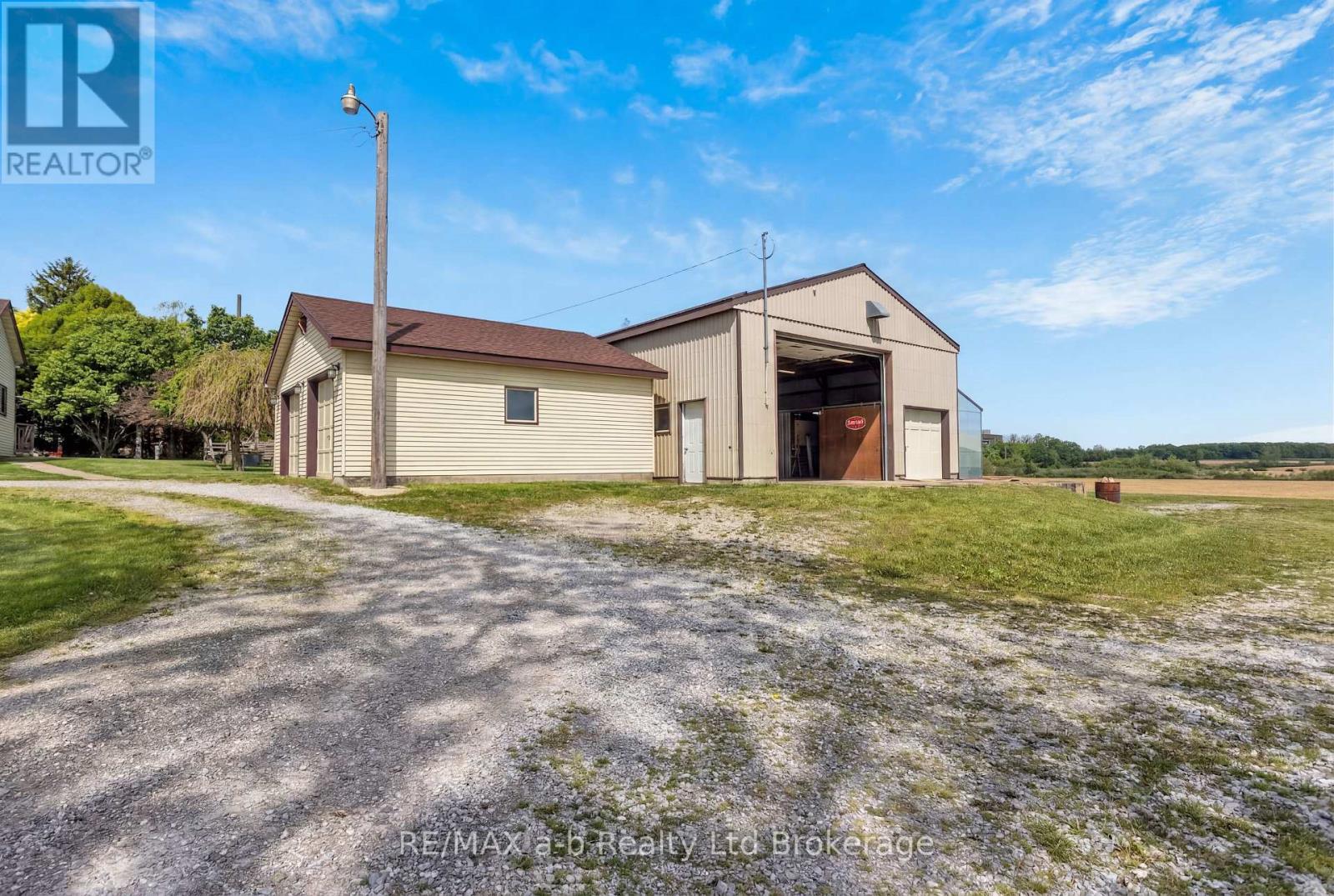 1813 NORFOLK COUNTY 19 ROAD W - 11