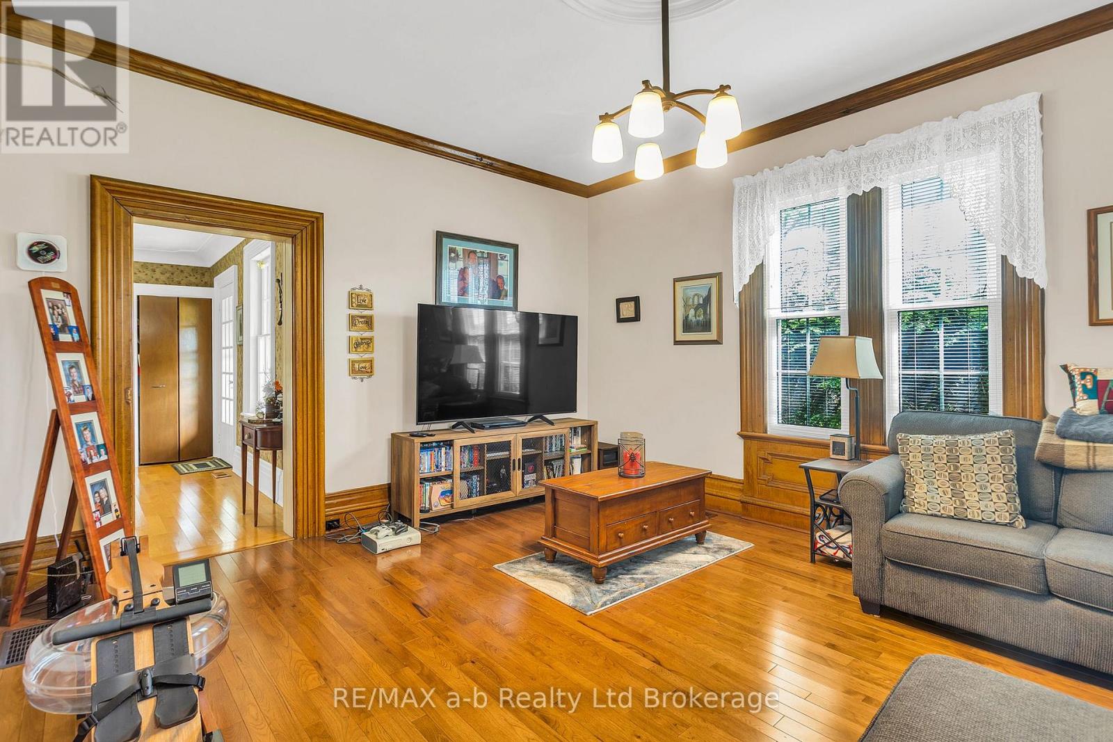 1813 NORFOLK COUNTY 19 ROAD W - 29