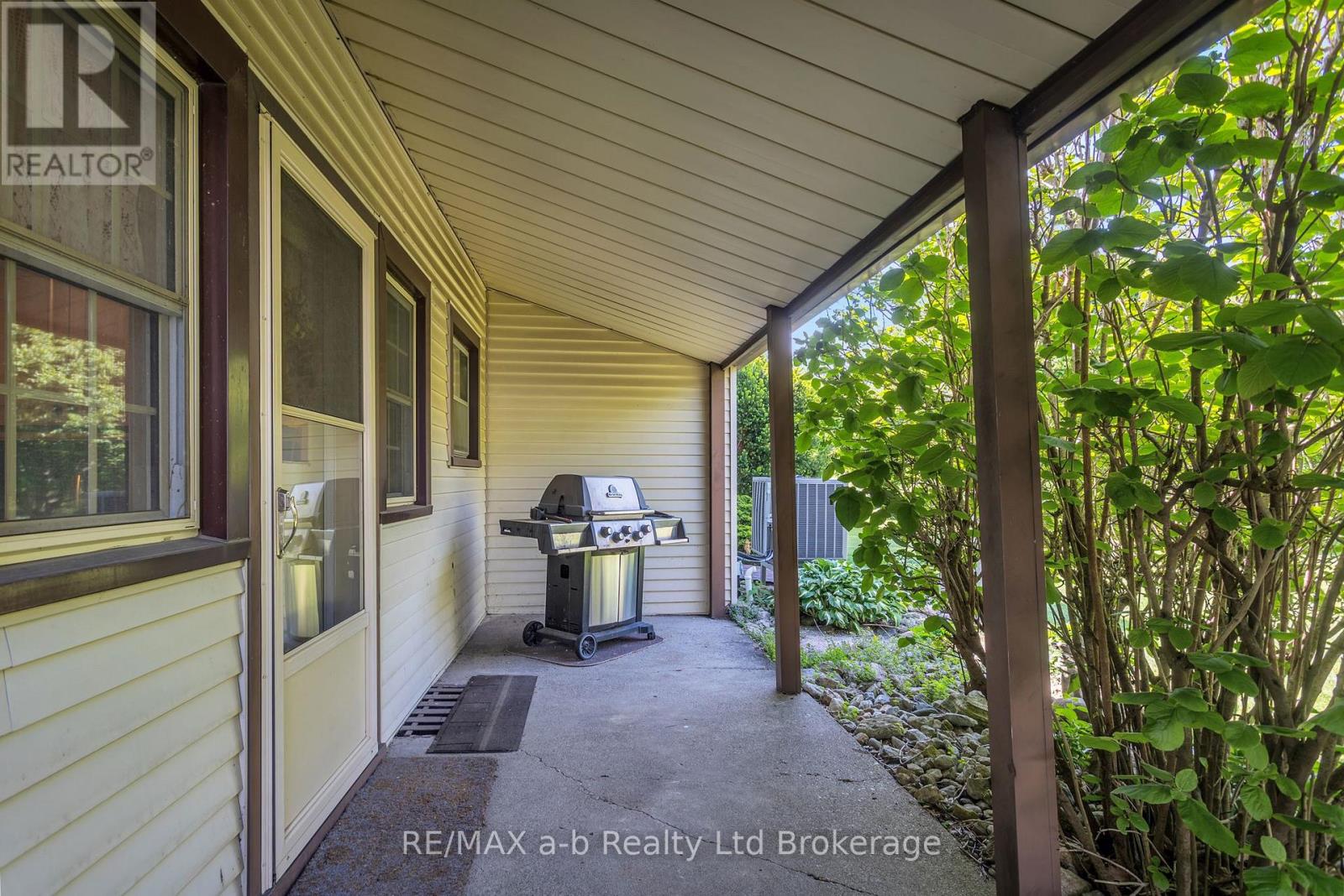 1813 NORFOLK COUNTY 19 ROAD W - 39