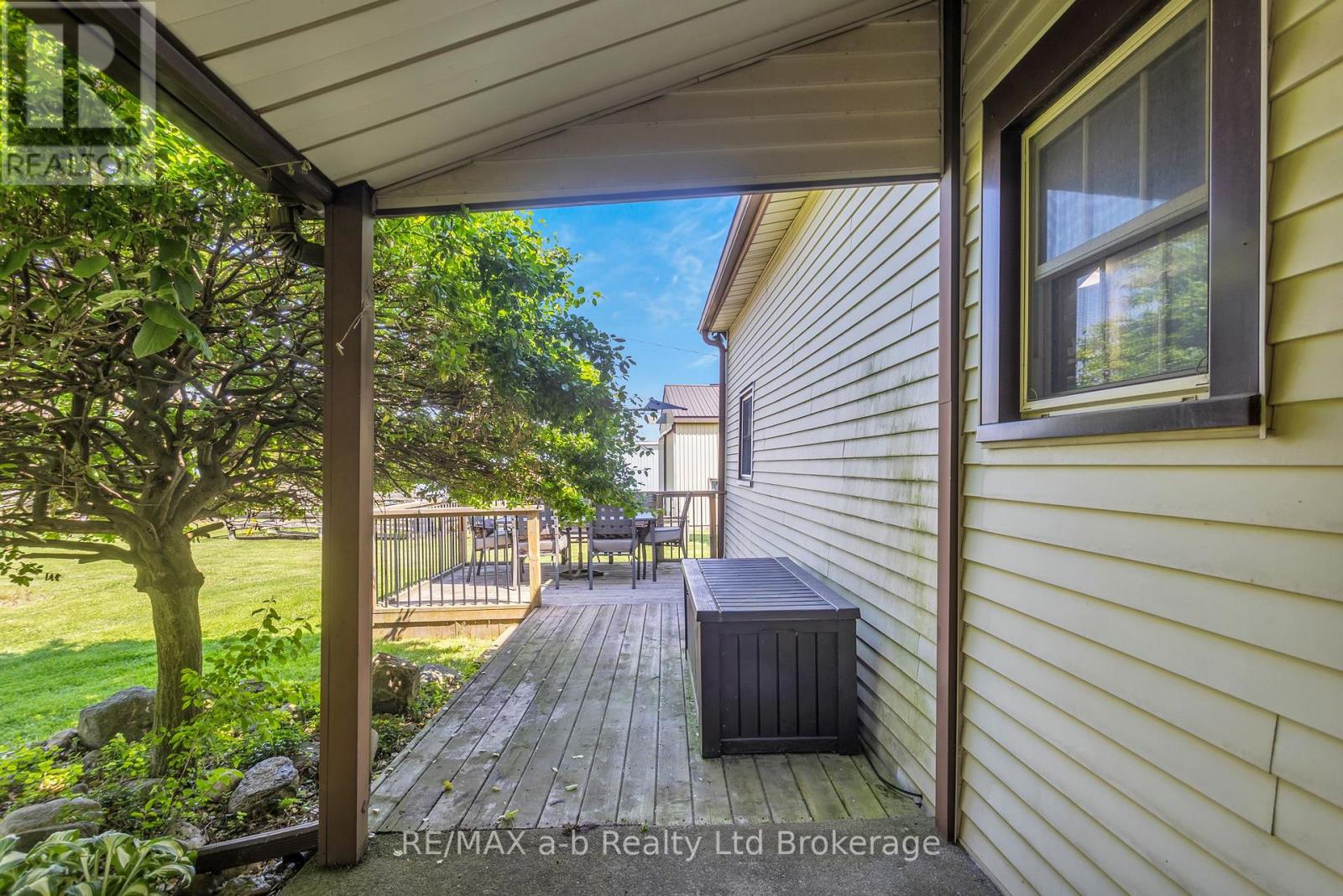 1813 NORFOLK COUNTY 19 ROAD W - 40