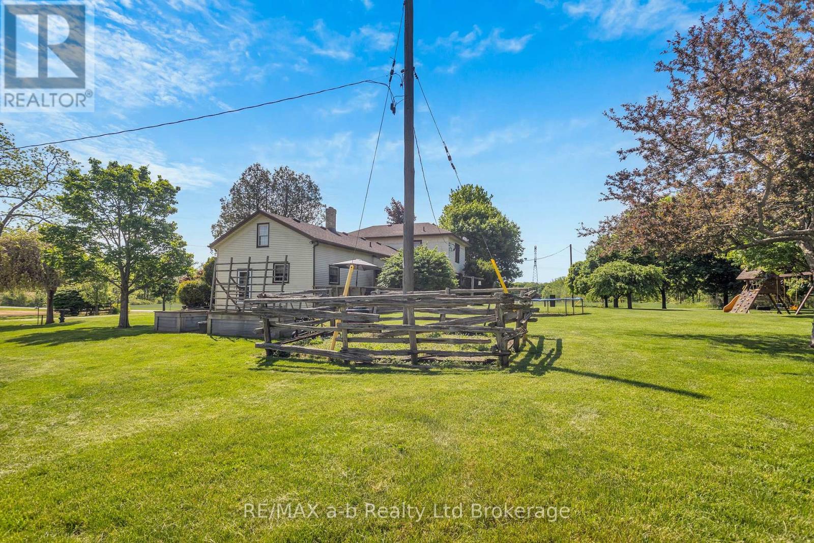 1813 NORFOLK COUNTY 19 ROAD W - 46