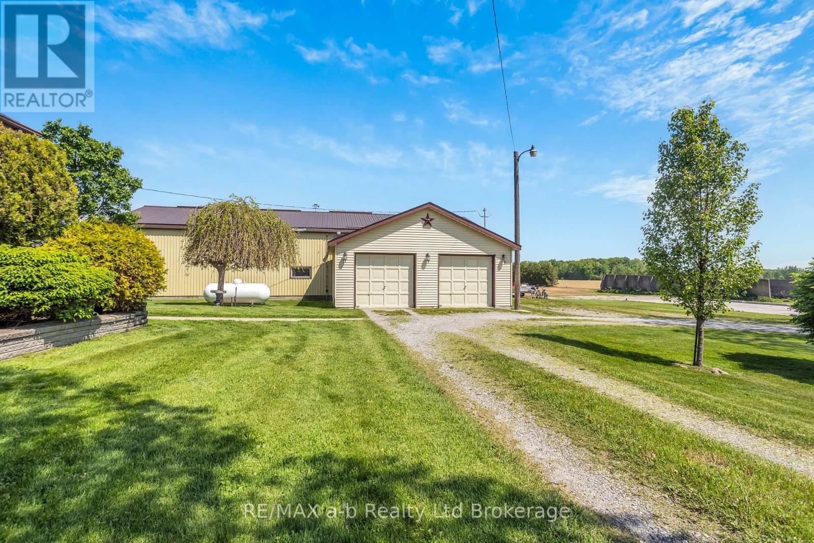 1813 NORFOLK COUNTY 19 ROAD W - 47